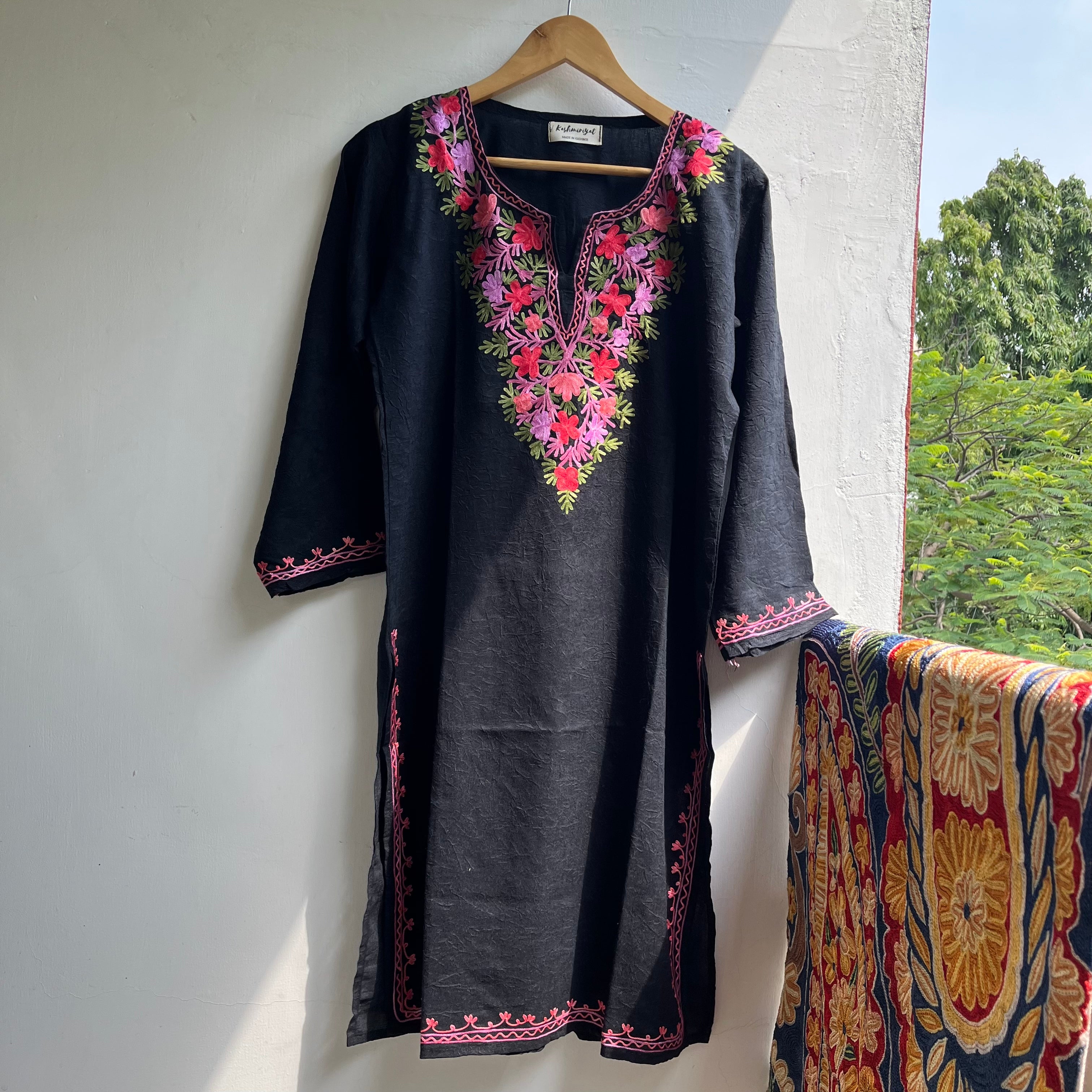 Black Woollen Aari Embroidered Kashmiri Kurta Pant Set – Rustorange