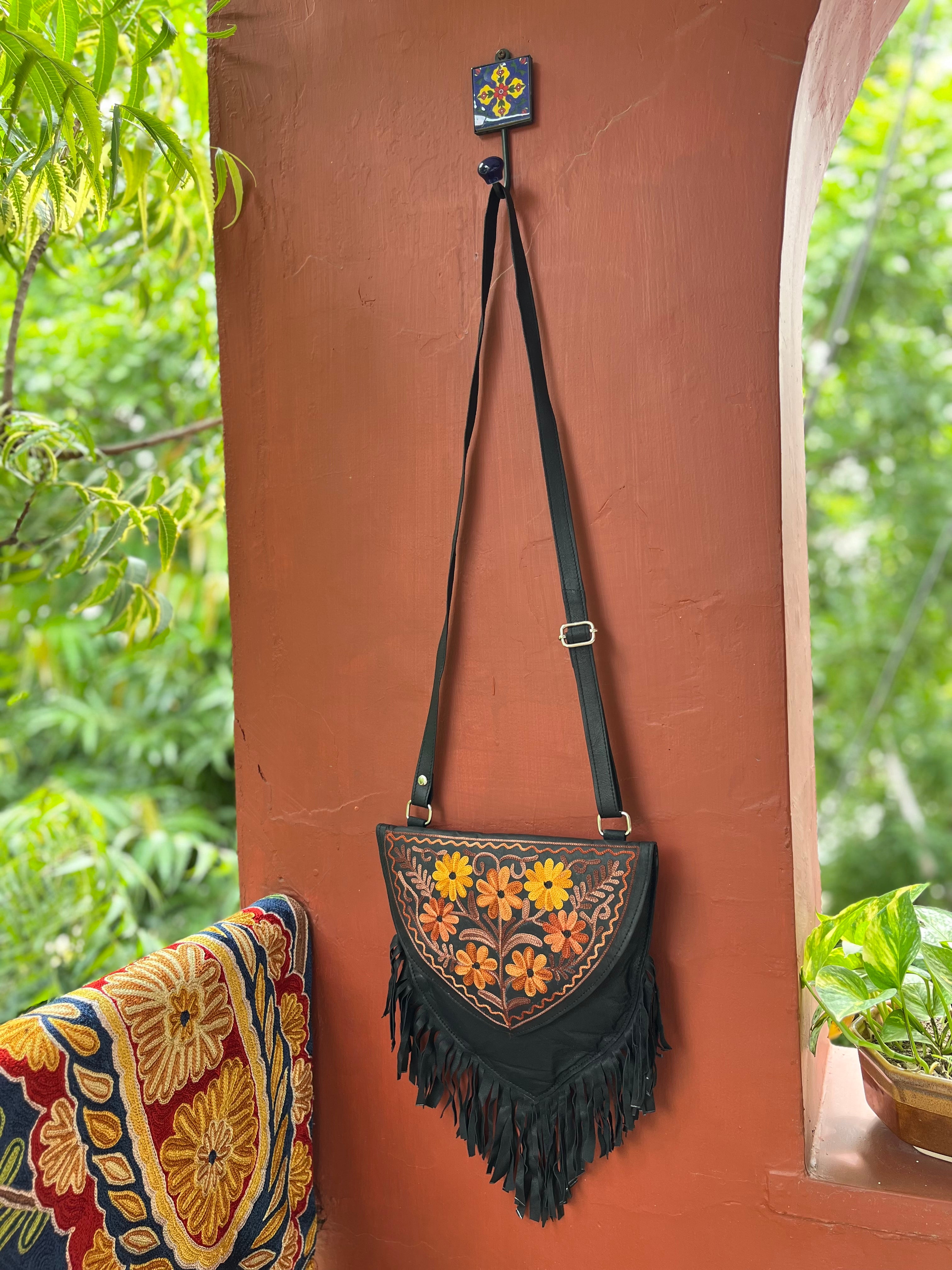 Flap Handle Smart Sling Bag - Black – Mumuso