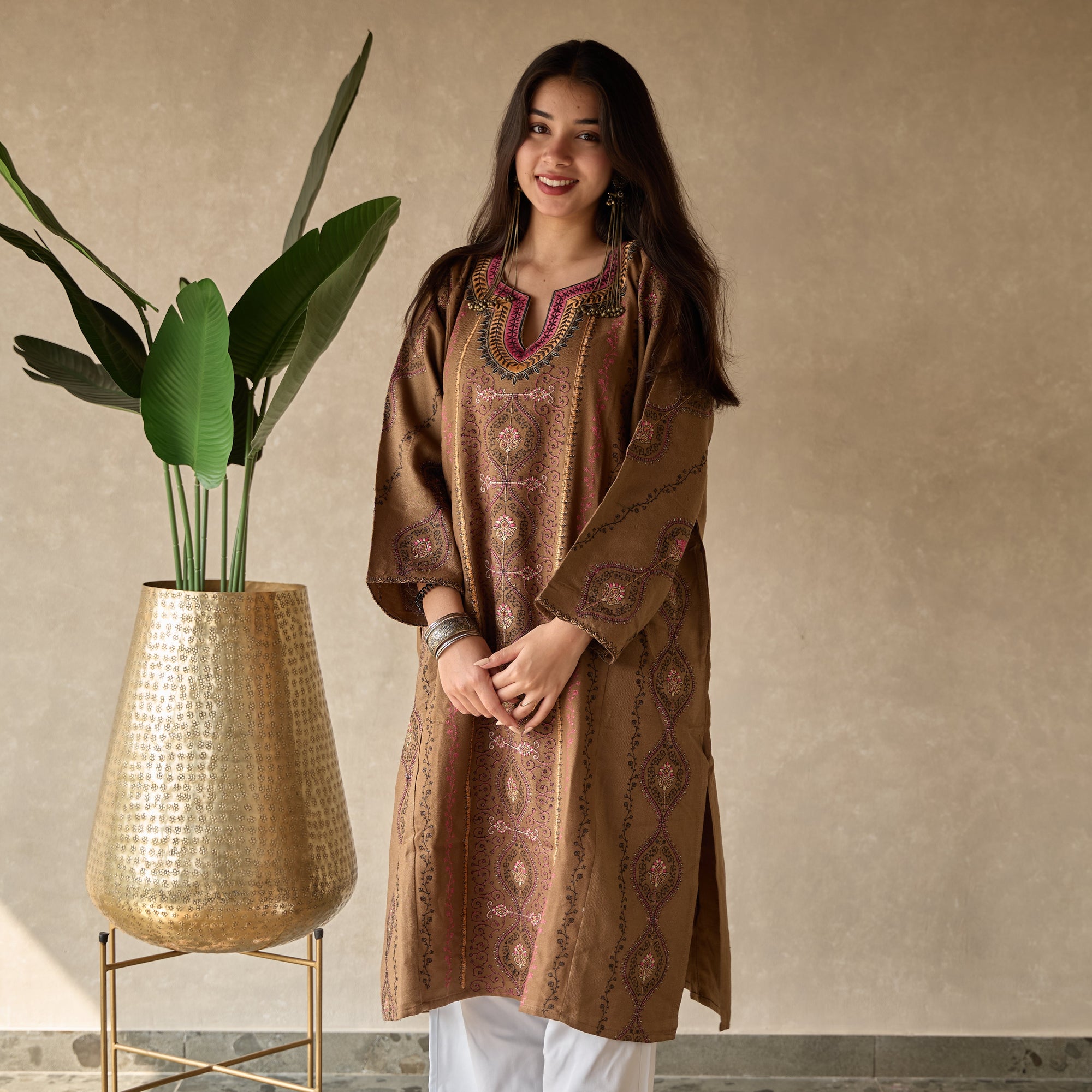 Brown Mughal Kashmiri Pheran hover